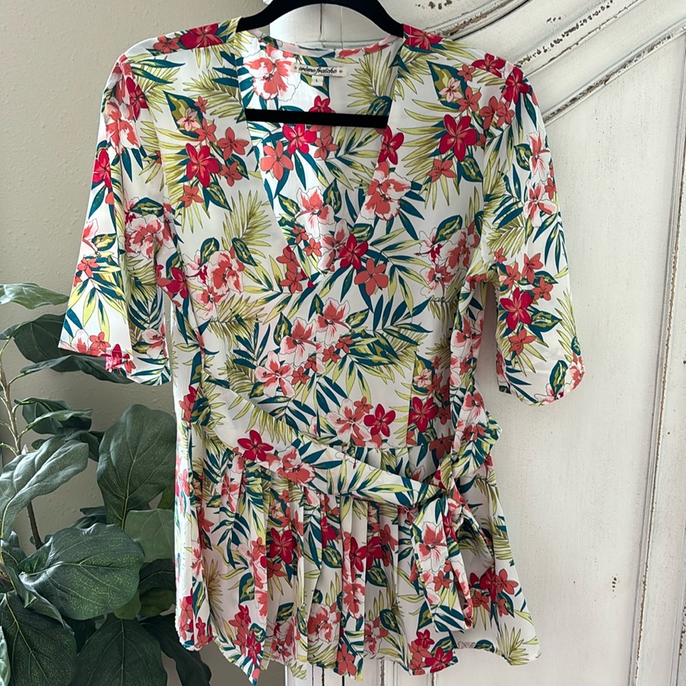 Creme Fraiche Blouse Women’s Large White Floral Surplice Short Sleeve Casual